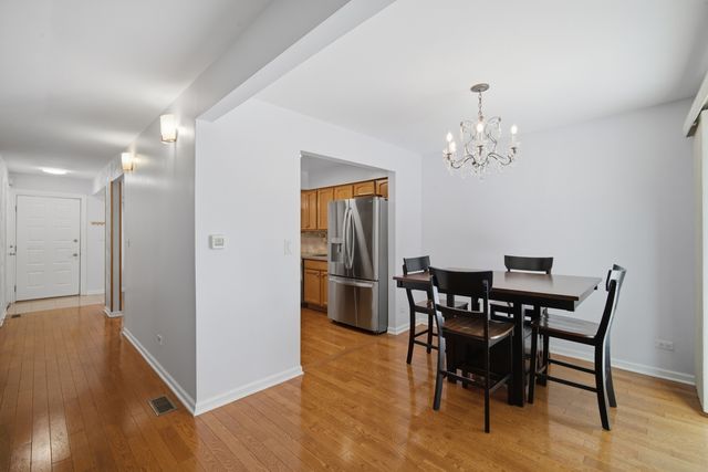 411 Hickory Drive 411, Wheeling, IL 60090