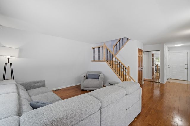 411 Hickory Drive 411, Wheeling, IL 60090