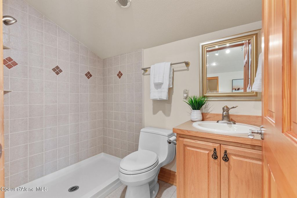 3361 Bottle Bay RD, Sagle, ID 83860 photo 16