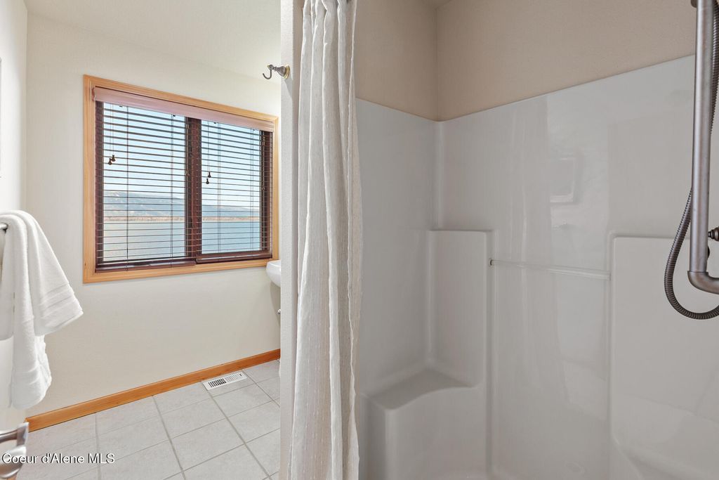 3361 Bottle Bay RD, Sagle, ID 83860 photo 9