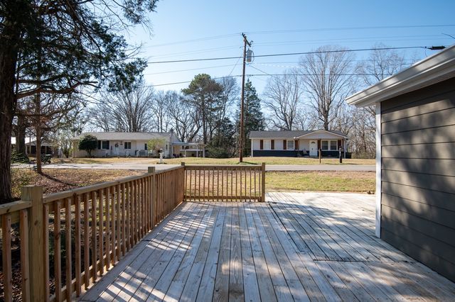 335 Columbia Ave, Centerville, TN 37033