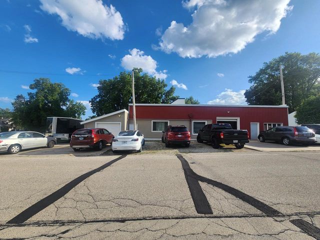 9205 S Chicago ROAD, Oak Creek, WI 53154