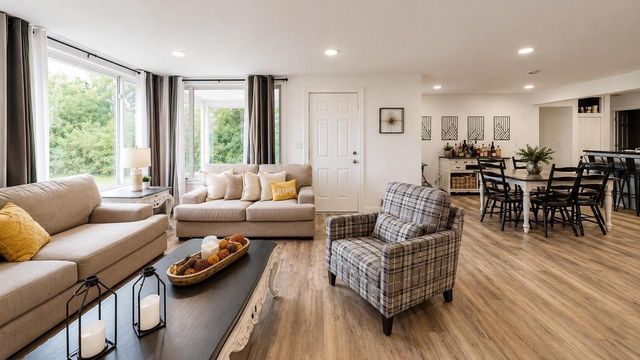 9205 S Chicago ROAD, Oak Creek, WI 53154