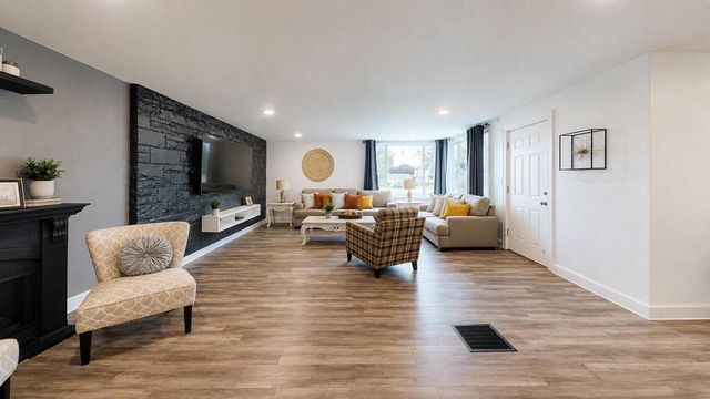 9205 S Chicago ROAD, Oak Creek, WI 53154