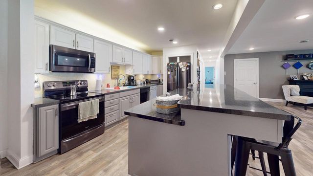 9205 S Chicago ROAD, Oak Creek, WI 53154