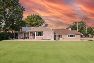 9205 S Chicago ROAD, Oak Creek, WI 53154