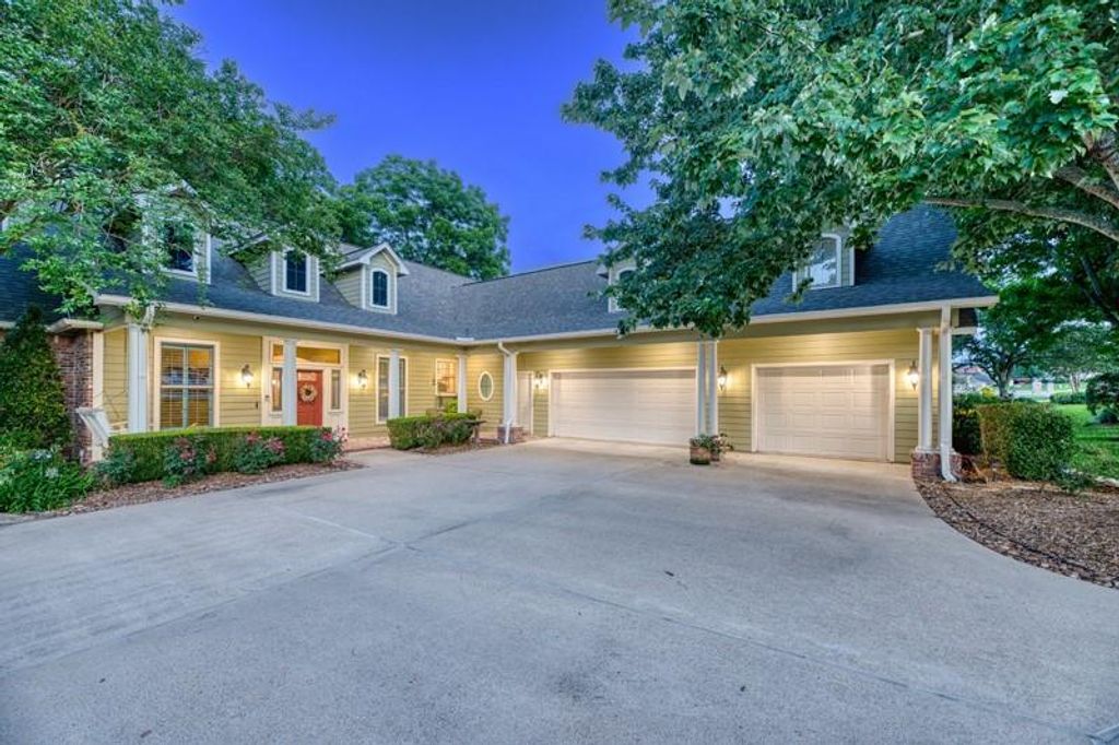 127 Anna Springs Lane, Montgomery, TX 77356