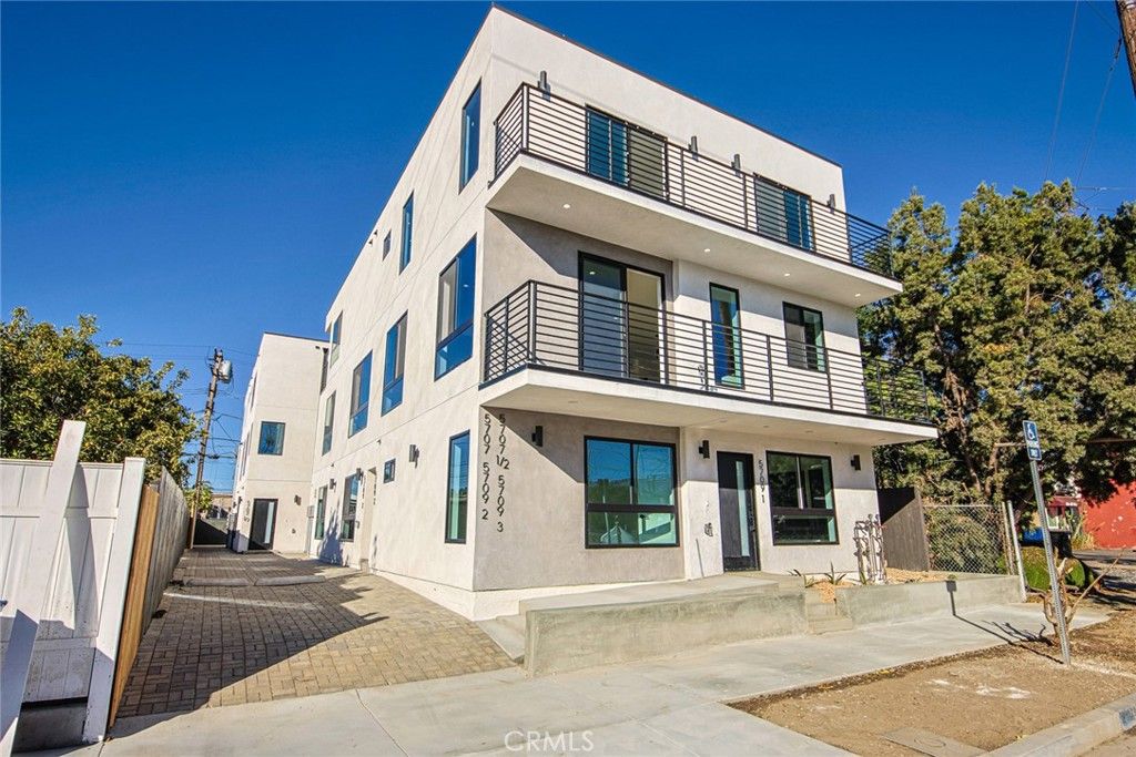 5709 Auckland, North Hollywood, CA 91601 — exterior