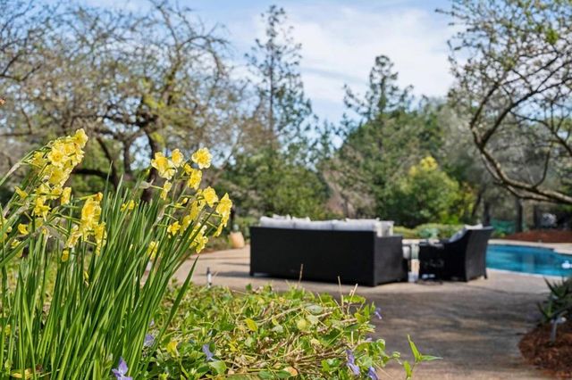 18074 Daves Avenue, Monte Sereno, CA 95030