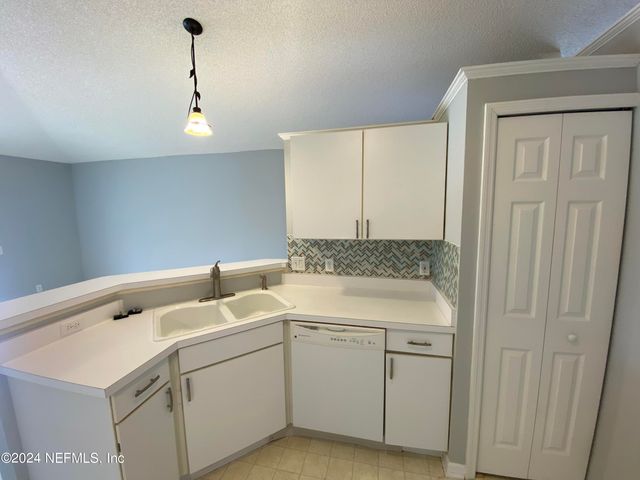 11486 KIMBERLY FOREST Drive, Jacksonville, FL 32246