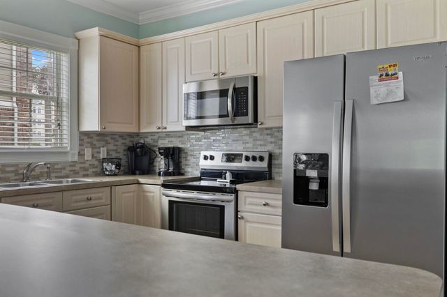 4879 Luster Leaf Cir Apt 105, Myrtle Beach, SC 29577