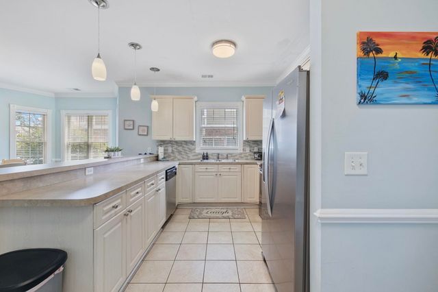 4879 Luster Leaf Cir Apt 105, Myrtle Beach, SC 29577