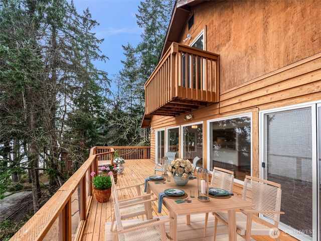 913 E Herron Blvd, Lakebay, WA 98349