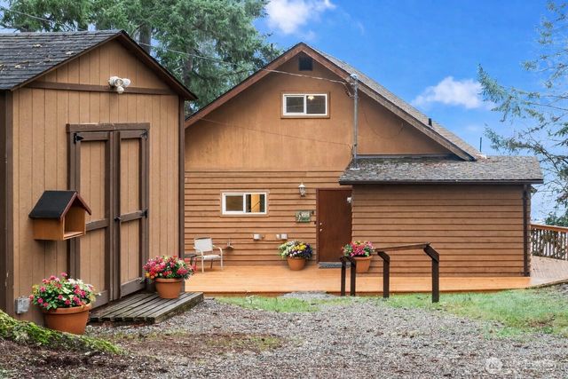 913 E Herron Blvd, Lakebay, WA 98349