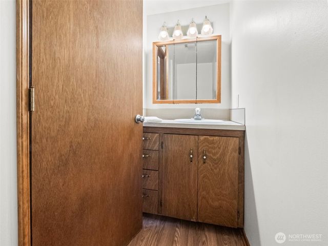 913 E Herron Blvd, Lakebay, WA 98349