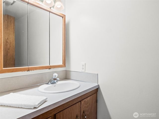 913 E Herron Blvd, Lakebay, WA 98349