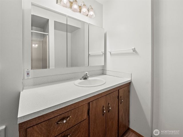 913 E Herron Blvd, Lakebay, WA 98349