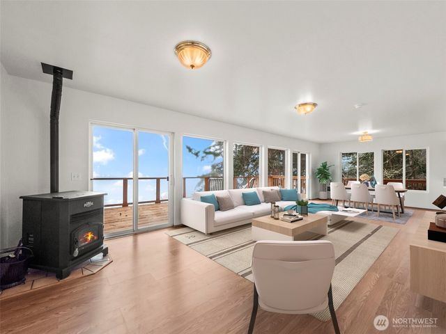 913 E Herron Blvd, Lakebay, WA 98349