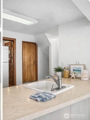 913 E Herron Blvd, Lakebay, WA 98349