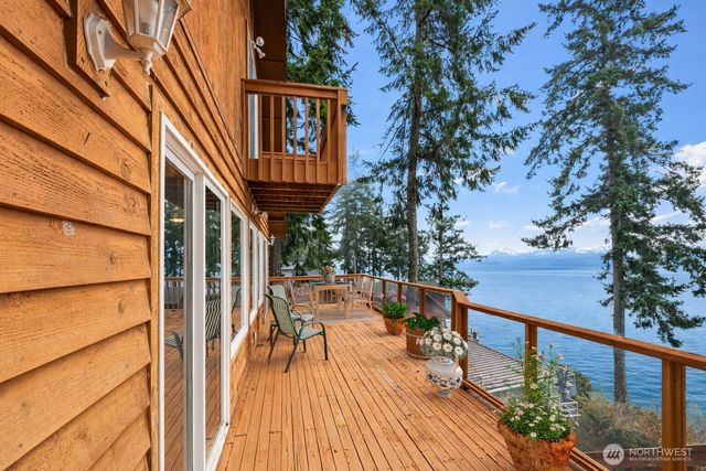 913 E Herron Blvd, Lakebay, WA 98349