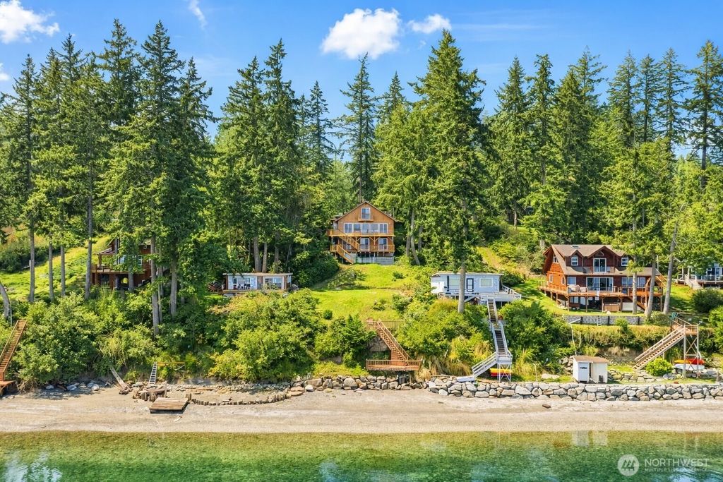 913 E Herron Blvd, Lakebay, WA 98349