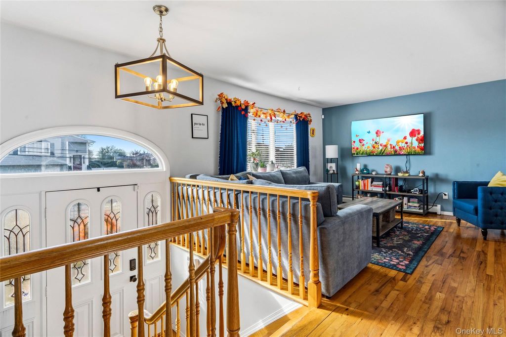 34 Knoll Street, Lindenhurst, NY 11757 — photo 3