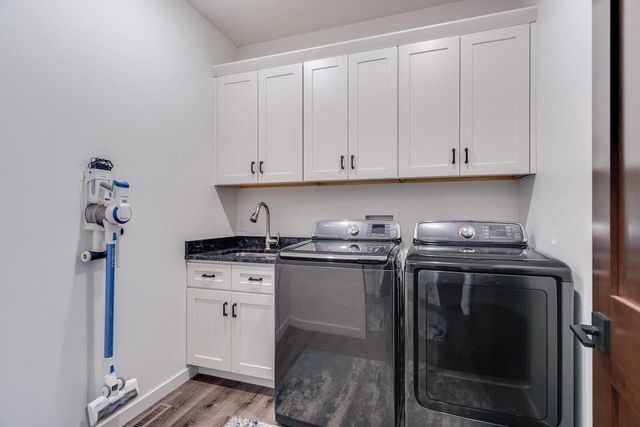 1506 Bridger DRIVE, Holmen, WI 54636