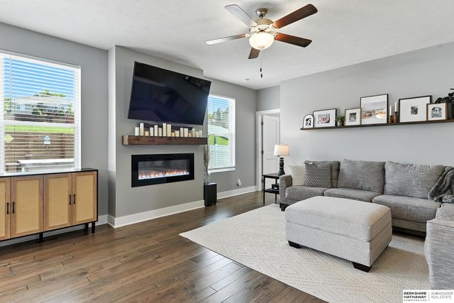 7301 S 184th Street, Omaha, NE 68136