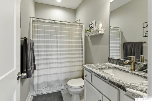 7301 S 184th Street, Omaha, NE 68136