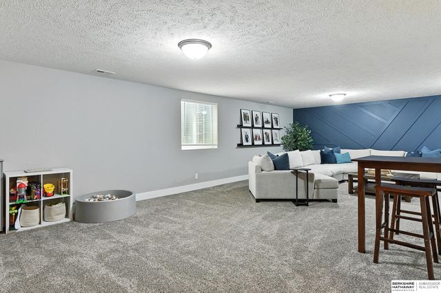 7301 S 184th Street, Omaha, NE 68136