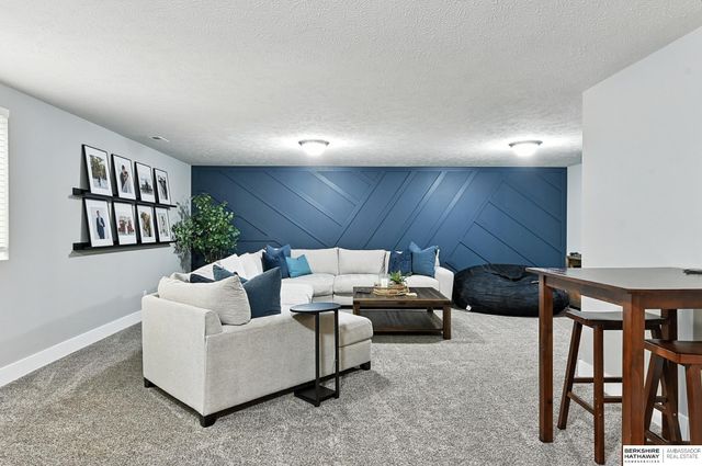 7301 S 184th Street, Omaha, NE 68136