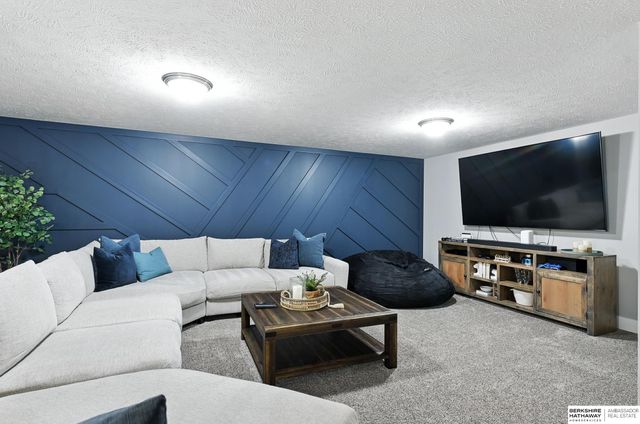 7301 S 184th Street, Omaha, NE 68136