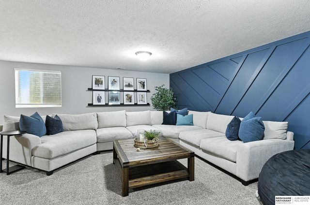 7301 S 184th Street, Omaha, NE 68136