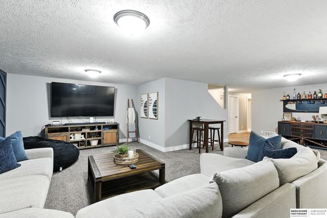 7301 S 184th Street, Omaha, NE 68136