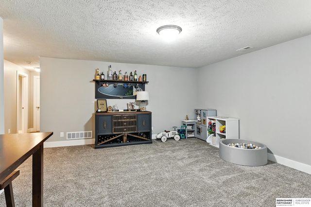 7301 S 184th Street, Omaha, NE 68136