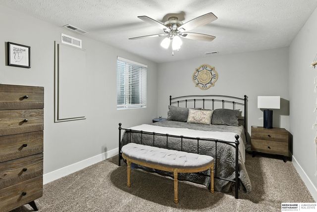 7301 S 184th Street, Omaha, NE 68136