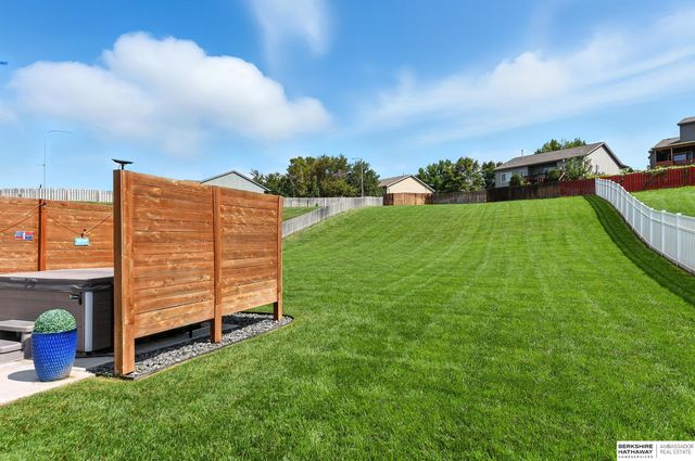 7301 S 184th Street, Omaha, NE 68136