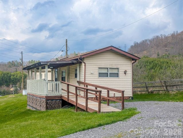 107 Mockingbird Lane, Burnsville, NC 28714