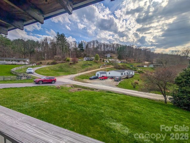 107 Mockingbird Lane, Burnsville, NC 28714