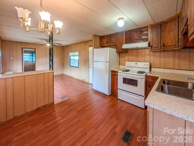 107 Mockingbird Lane, Burnsville, NC 28714