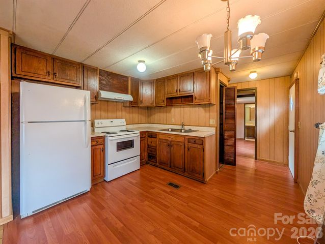 107 Mockingbird Lane, Burnsville, NC 28714