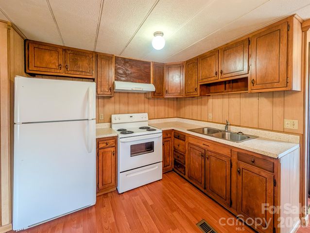 107 Mockingbird Lane, Burnsville, NC 28714