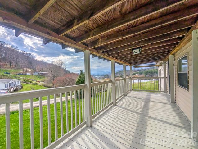 107 Mockingbird Lane, Burnsville, NC 28714