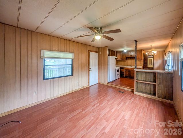 107 Mockingbird Lane, Burnsville, NC 28714