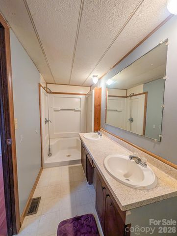 107 Mockingbird Lane, Burnsville, NC 28714