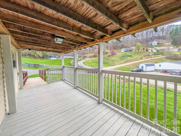 107 Mockingbird Lane, Burnsville, NC 28714