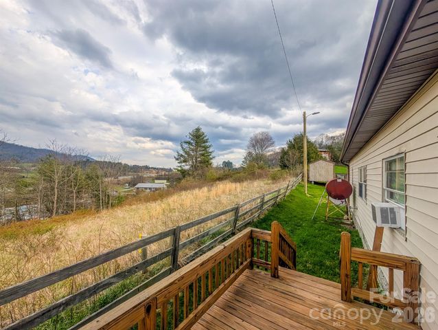 107 Mockingbird Lane, Burnsville, NC 28714