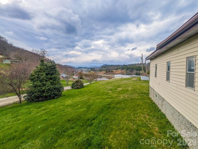 107 Mockingbird Lane, Burnsville, NC 28714