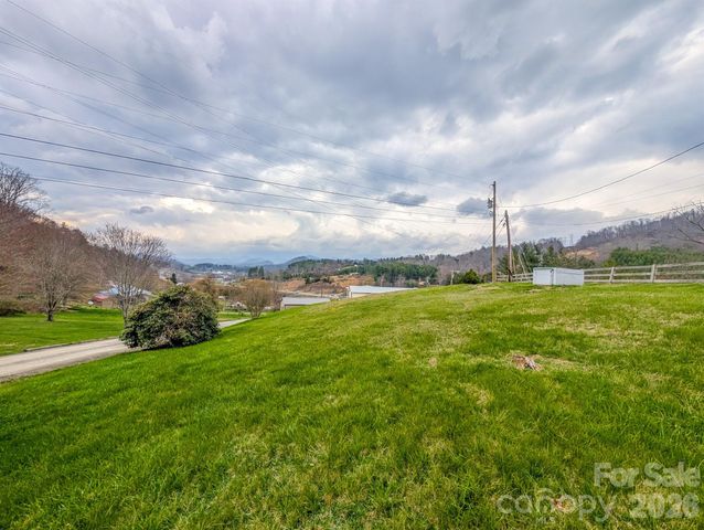 107 Mockingbird Lane, Burnsville, NC 28714