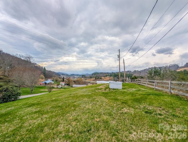 107 Mockingbird Lane, Burnsville, NC 28714